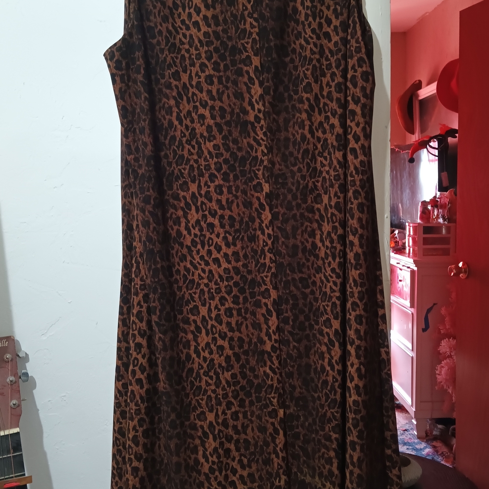 Elegant Leopard Print Maxi Dress
